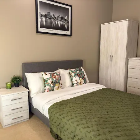 2 Bed - Close To Lbu, Headingley Stadium And Ycc Leeds (West Yorkshire)