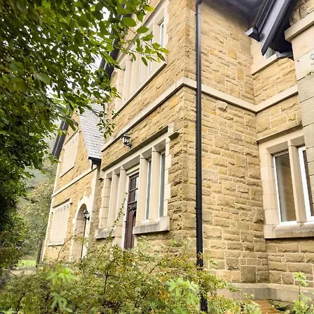 2 Bed - Close To Lbu, Headingley Stadium And Ycc * Leeds (West Yorkshire)
