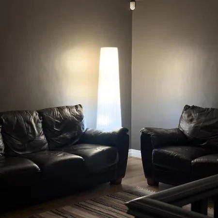 2 Bed - Close To Lbu, Headingley Stadium And Ycc Apartment Leeds (West Yorkshire)